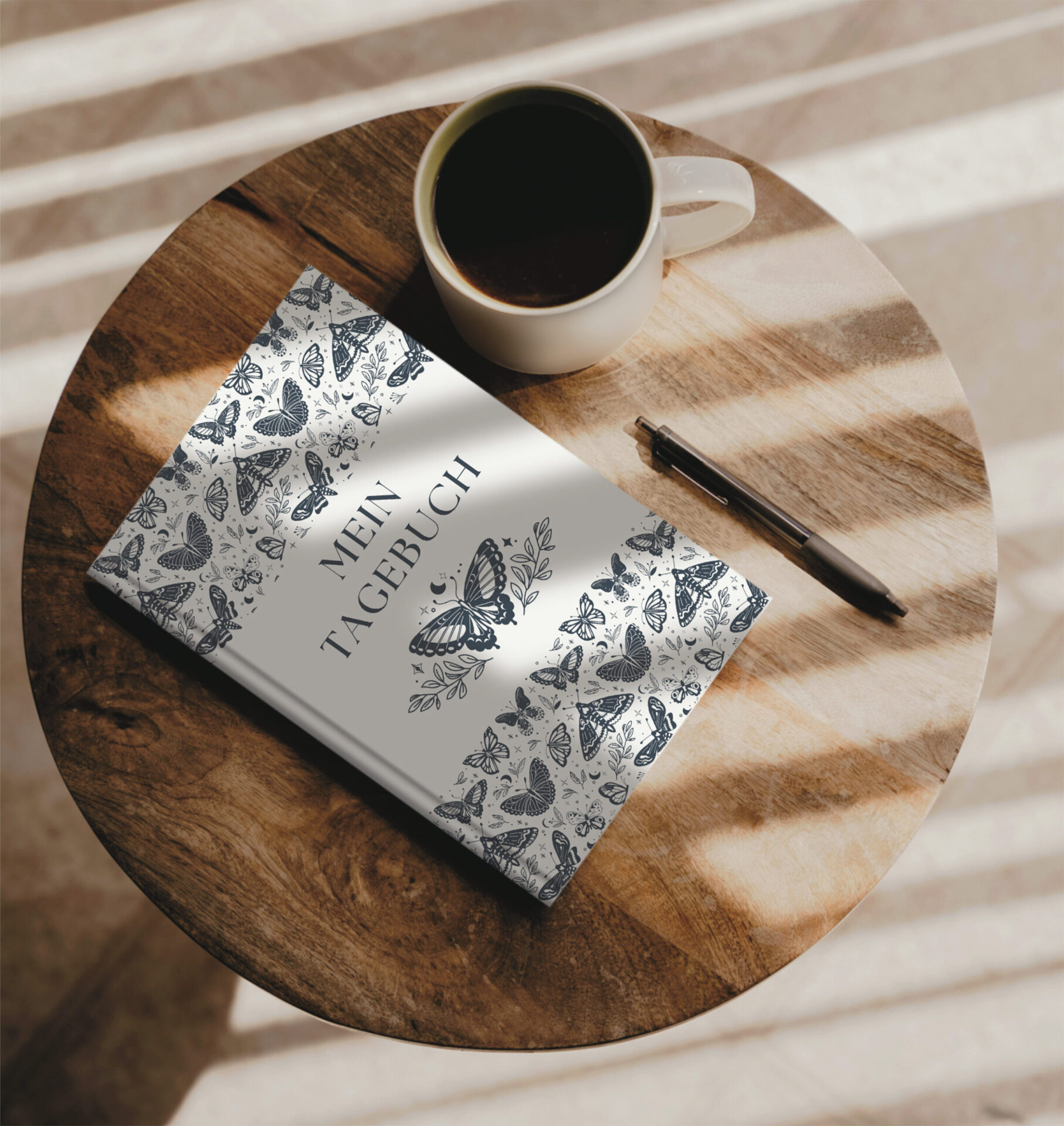 Nachtfalter tagebuch schwarz, liniertes Tagebuch