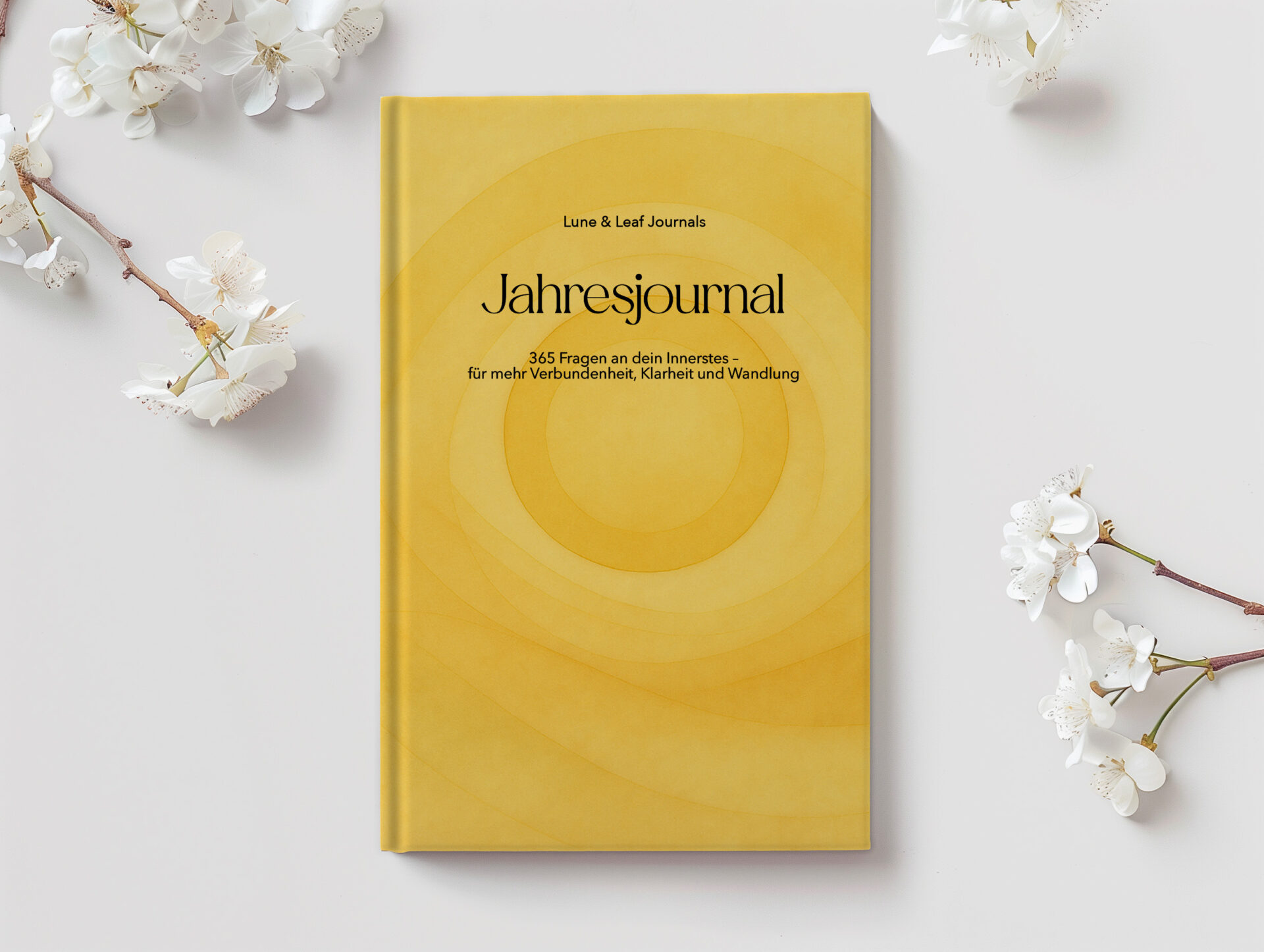 ahresjournal in Gelb mit weißen Blüten