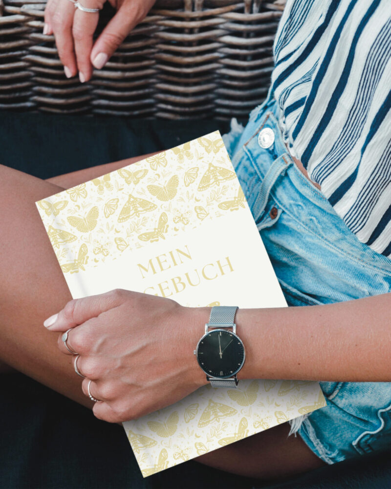 Beiges Nachtfalter Tagebuch – helles Journal für leichte, klare Schreibmomente.